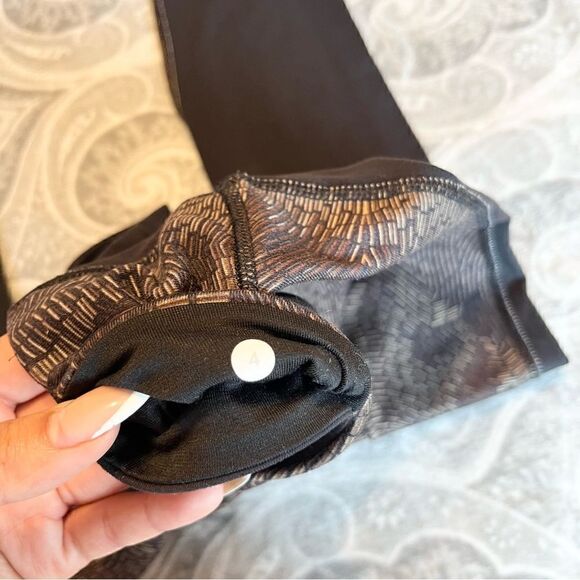 Lululemon Black Gold Golden Goddess Wunder Under leggings - Picture 6 of 8